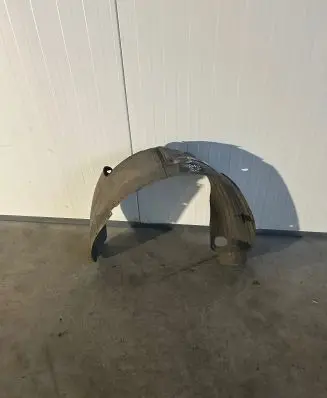 Rear arch fender liner splash guards