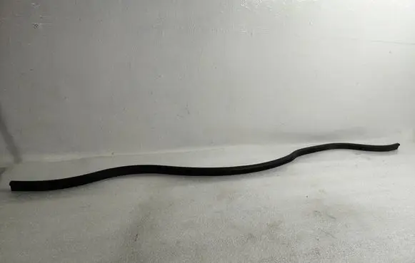 Volkswagen PASSAT B6 Engine compartment rubber 3C0823723