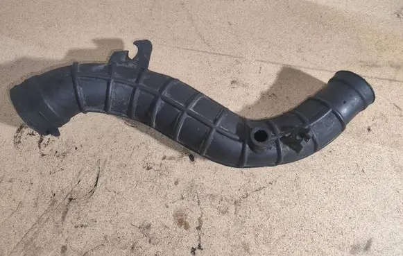 Intercooler hose/pipe