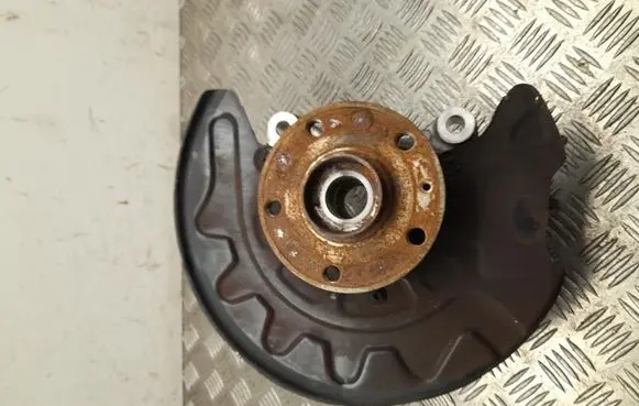 Front wheel hub