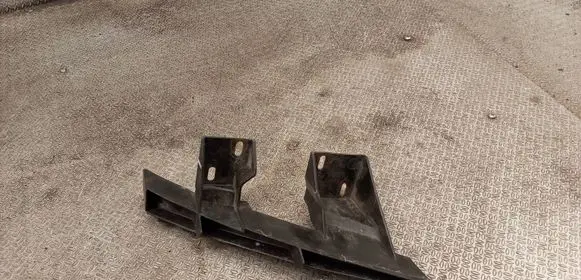 Audi Q7 4L Front bumper mounting bracket 4L0807333A