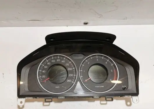 Volvo V70 Speedometer (instrument cluster) 31327581 31327581AA