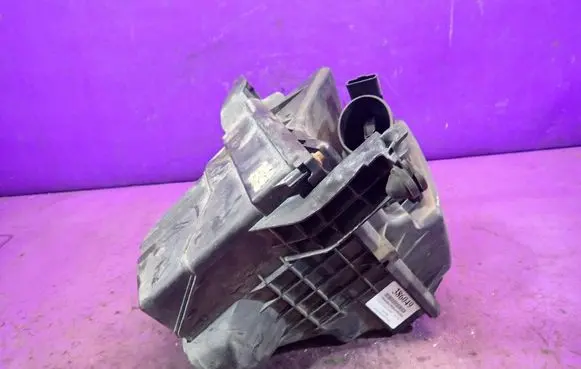 Ford Focus C-MAX Air filter box 