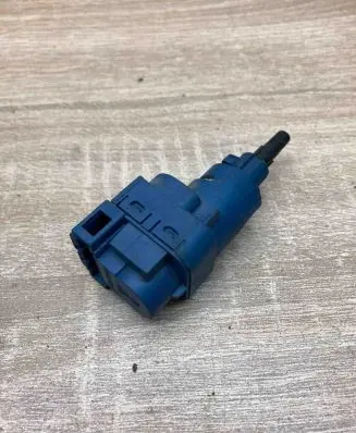 Audi A4 S4 B7 8E 8H Brake pedal sensor switch 6Q0927189