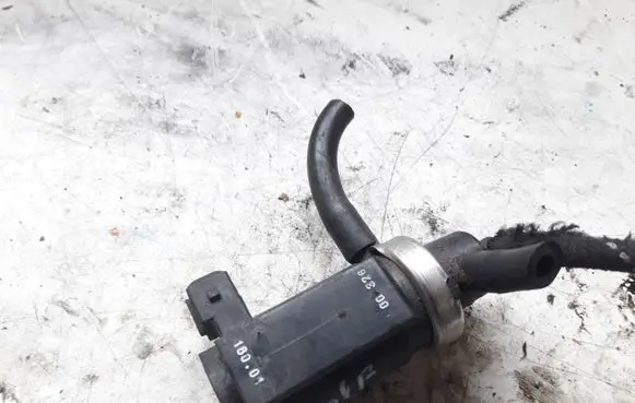 Volkswagen Golf IV Vacuum valve 8D0906627