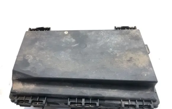 Opel Zafira B Fuse box set 13206754