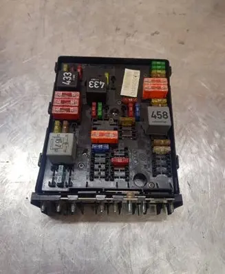 Volkswagen Golf V Fuse module 1K0937124K 014189861