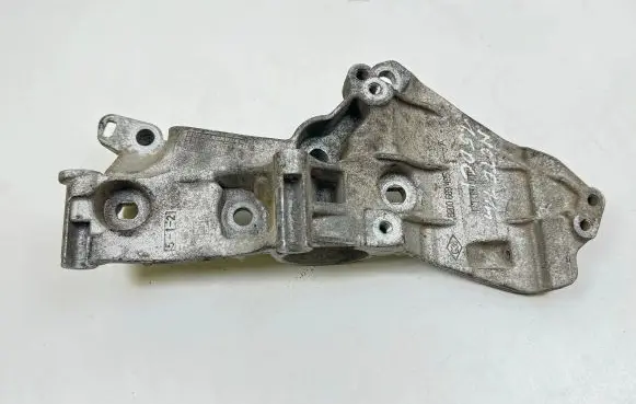 Nissan Note (E11) Engine mounting bracket 8200669495