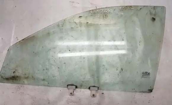 Hyundai Elantra Front door window glass four-door
