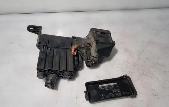 Toyota Previa (XR30, XR40) II Fuse module 8262228030