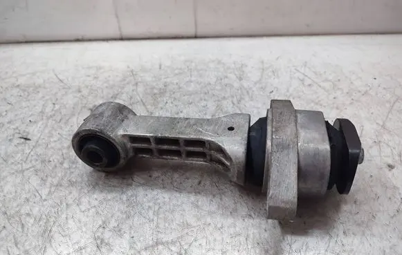 KIA Ceed Engine mount bracket