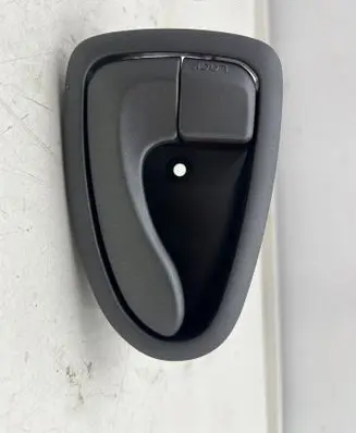 Hyundai Accent Front door interior handle 8261025000