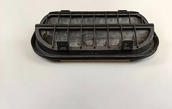 Audi A3 S3 8V Quarter panel pressure vent 6R0819465A