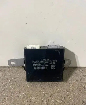 Lexus RX 450H Hand brake control module 8905048010