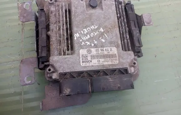 Volkswagen Touran I Engine control unit/module 03G906016DK 1039S06224 0281011946