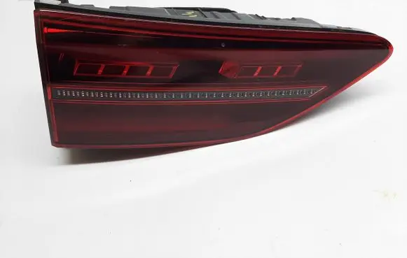 Tailgate rear/tail lights