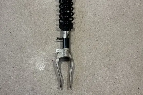 BMW 5 G30 G31 Front shock absorber with coil spring 6896362 6861200