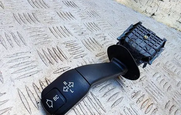 BMW 5 E39 Indicator stalk 8352172