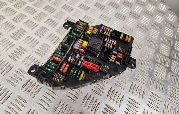 BMW 5 F10 F11 Fuse module 9252813
