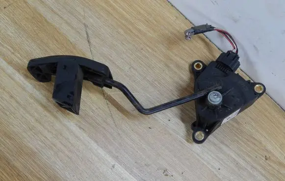 Nissan Cab Star Accelerator throttle pedal 18005MB400 20793 0932B