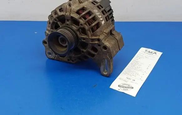 Volkswagen Polo Generator/alternator 037903025N