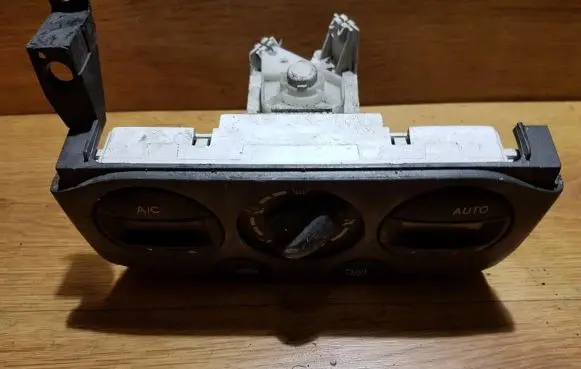 Nissan Primera Climate control unit