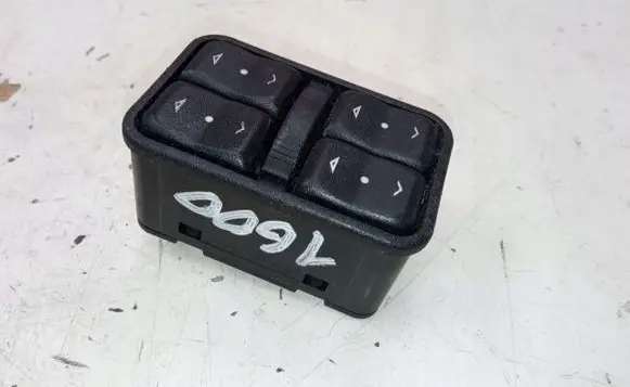 Opel Astra G Quarter vent window switch GM90561086
