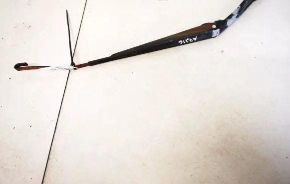 Mitsubishi Colt Front wiper blade arm