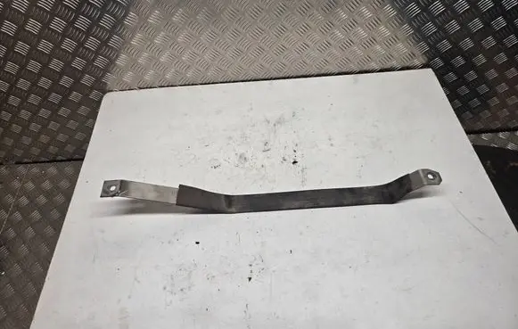 Toyota RAV 4 (XA40) Fuel tank mounting bracket