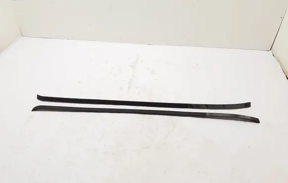 Roof trim bar molding cover