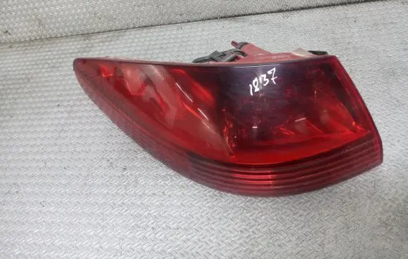Peugeot 607 Rear/tail lights 2587G