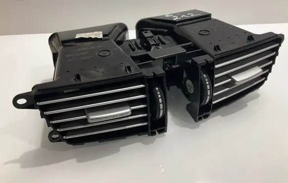 Mercedes-Benz E W212 Dash center air vent grill A2128302554 06825001 2128302554