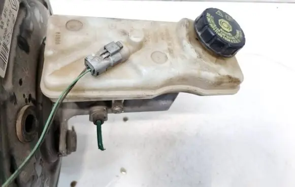 Renault Scenic II - Grand scenic II Brake fluid reservoir 32067111