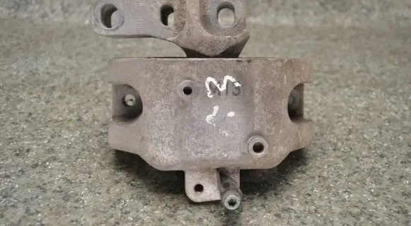 Audi A3 S3 8L Engine mount bracket 1J0199262AN HL315M10