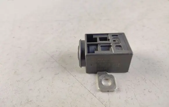 Audi A6 S6 C6 4F Battery relay fuse 4F0915519
