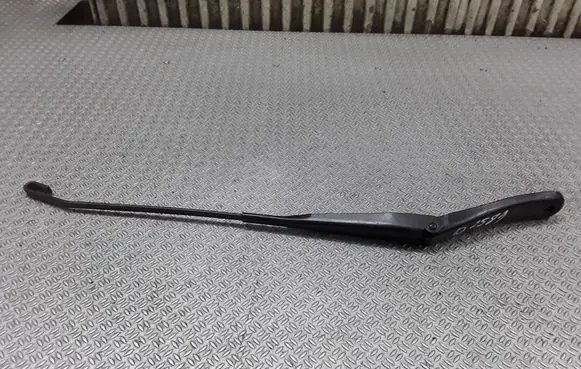 Renault Sandero I Front wiper blade arm