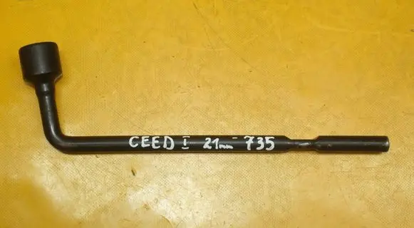 KIA Ceed Wheel nut wrench 735