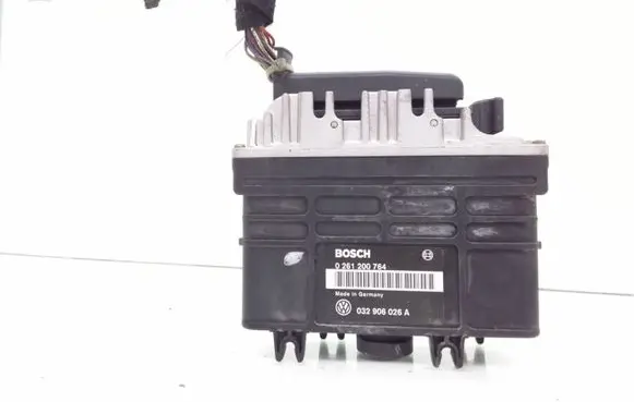 Volkswagen Golf III Engine control unit/module 0261200764 032906026A