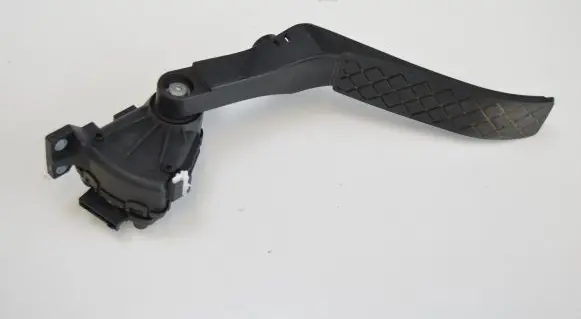 Volkswagen Touareg I Accelerator throttle pedal 7L6723507A