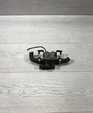BMW X5 E70 Coolant heater control valve 6910544 130524 1147412166