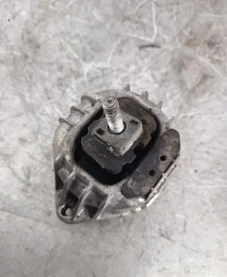 BMW 1 E81 E87 Engine mount bracket