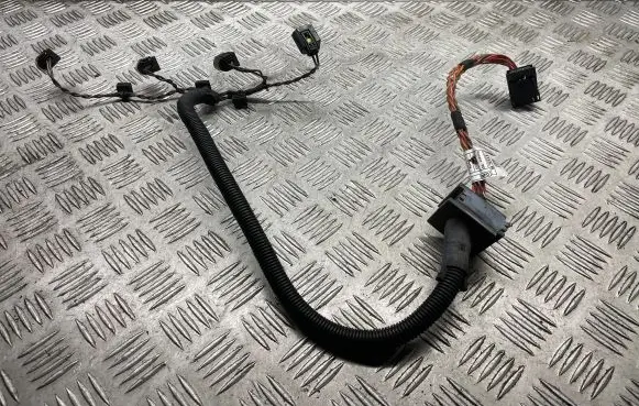 BMW 3 E90 E91 Fuel injector wires 8507799