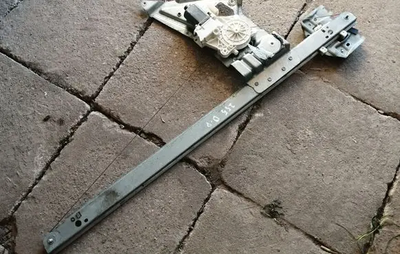 Mercedes-Benz Sprinter W906 Front door window regulator with motor A9067200146
