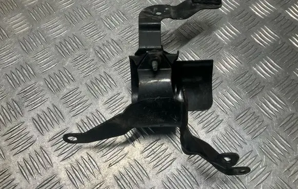 Nissan Juke I F15 Fuel filter bracket/mount holder 