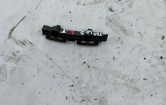 Fender mounting bracket