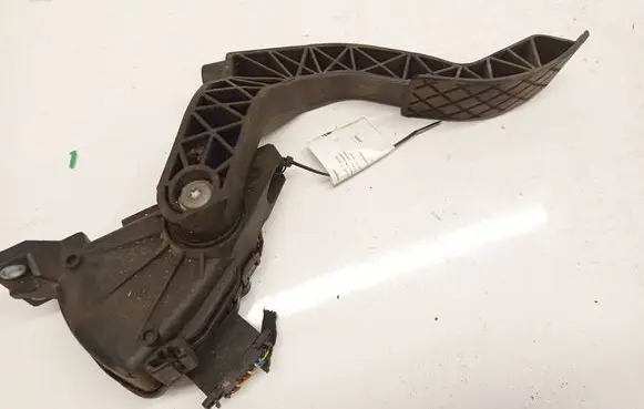 Volkswagen PASSAT B5.5 Accelerator throttle pedal 8D1721523F