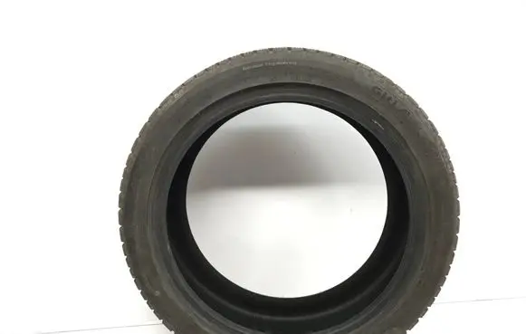 Mercedes-Benz C AMG W205 R18 winter tire 
