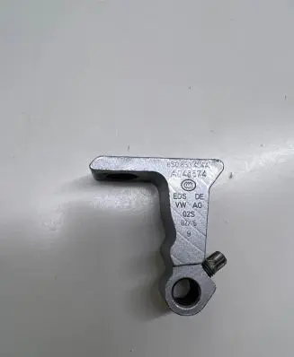 Audi Q7 4M Front door upper hinge 8S0833404A A046574