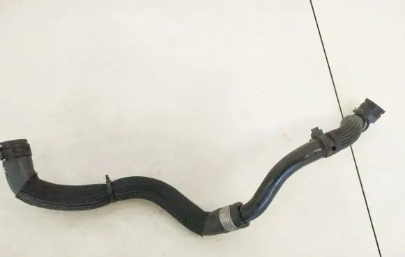 Jaguar I-Pace Engine coolant pipe/hose l9d38d204ac l9d3-8d204-ac