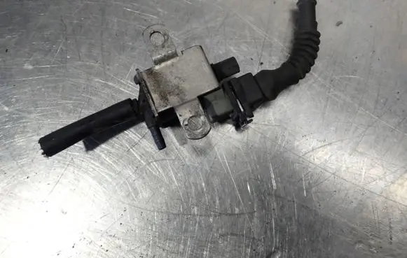 BMW 3 E36 Valve vacuum 72191133